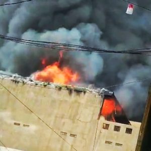Kebakaran Melanda Pasar Raya II Padang, Sejumlah Toko Hangus Terbakar