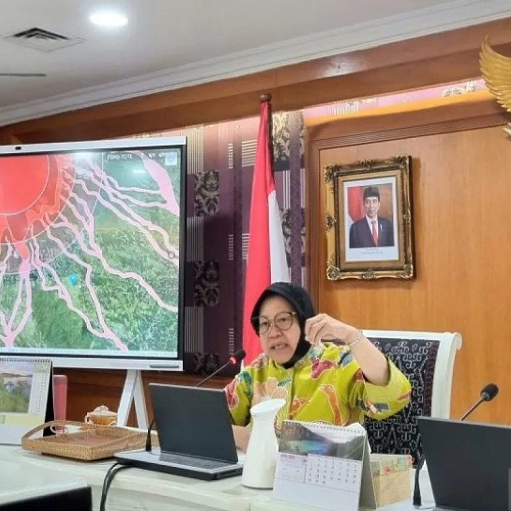 Mensos Risma: Posko Pengungsian Harus Jauh dari Jalur Lahar Dingin Marapi