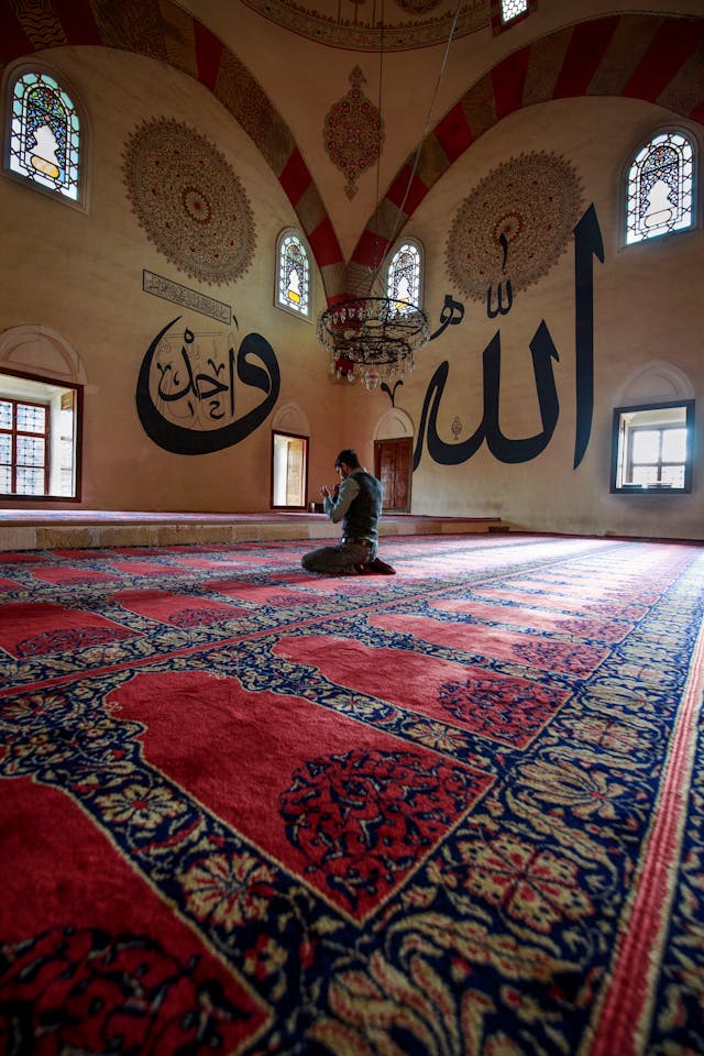 Menyelami Makna Terdalam Sholat: Membangun Koneksi dengan Sang Pencipta dan Menemukan Ketenangan Jiwa
