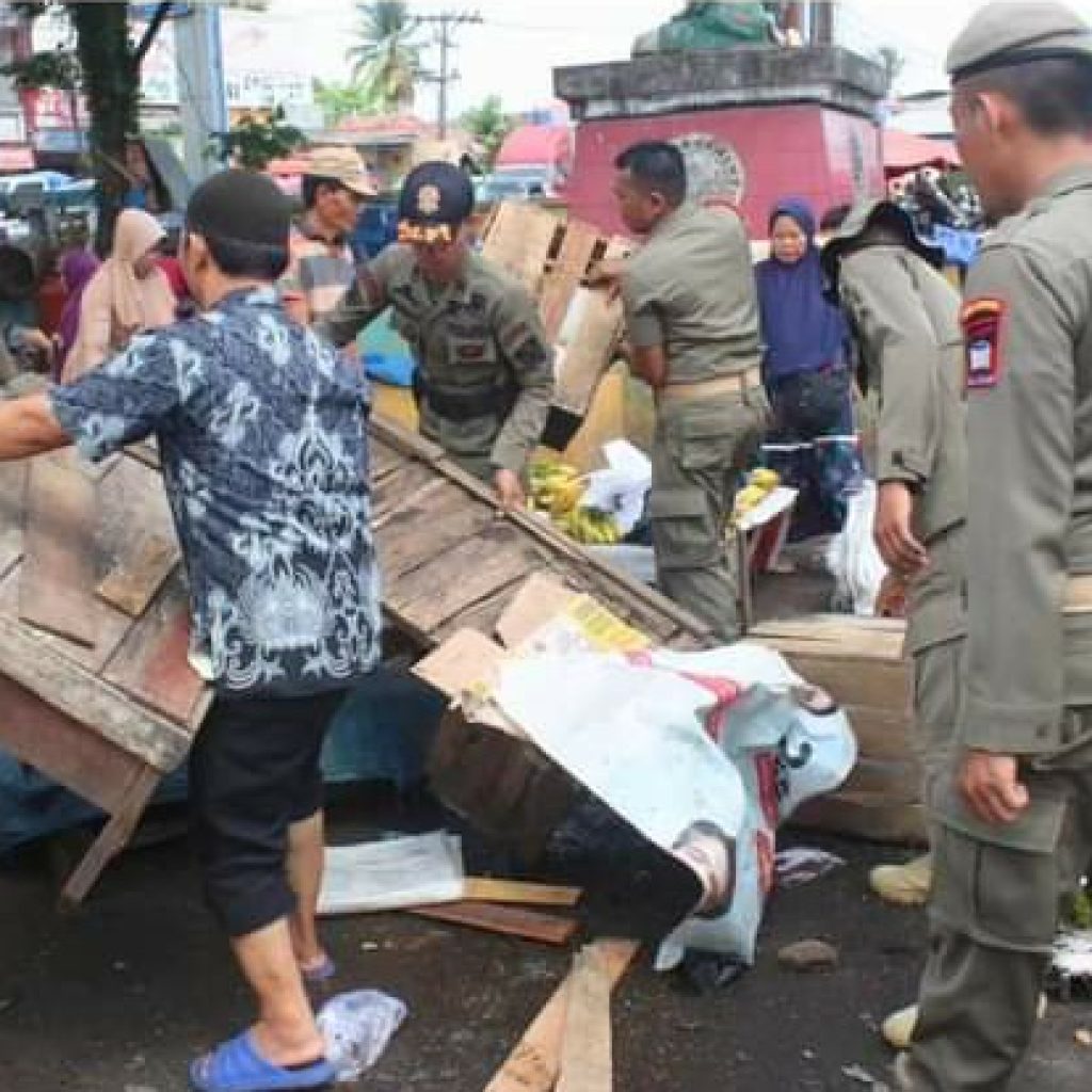 Penertiban Pasar Bandar Buat Digelar, Puluhan Pedagang Kaki Lima Ditertibkan