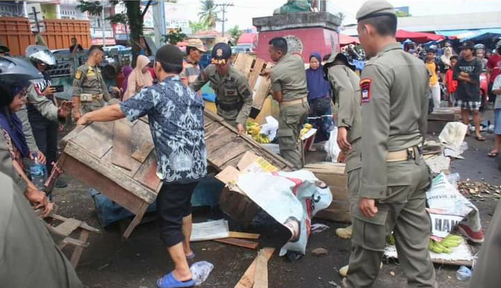 Penertiban Pasar Bandar Buat Digelar, Puluhan Pedagang Kaki Lima Ditertibkan