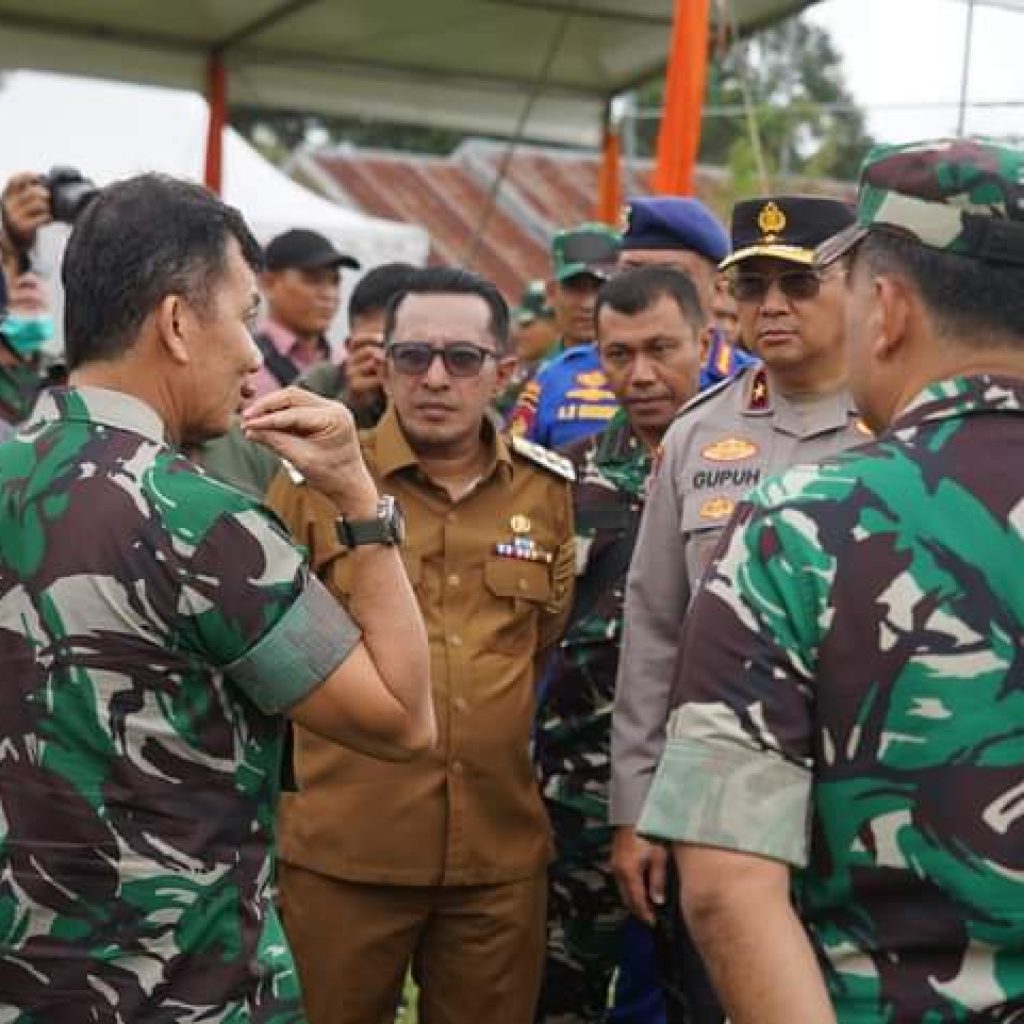 Persiapan Penyambutan Presiden Jokowi di Lima Kaum: Bupati Eka Putra Pastikan Semuanya Siap