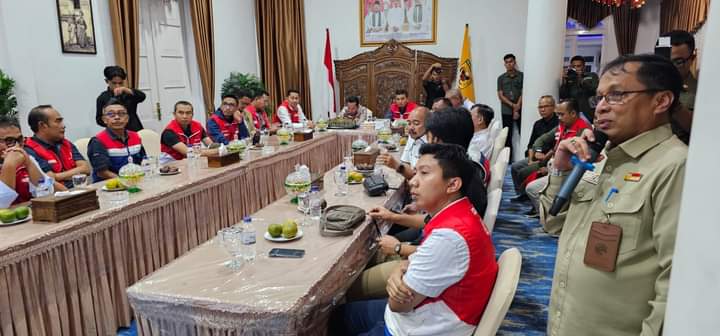 Pertamina Sumbang Bantuan Korban Banjir Tanah Datar, Pasokan BBM Aman