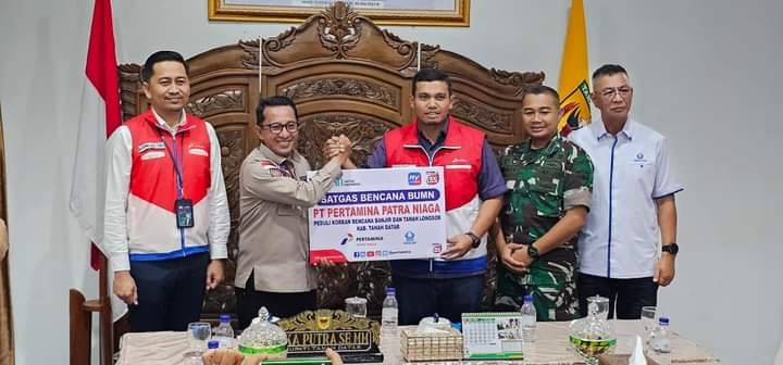 Pertamina Sumbang Bantuan Korban Banjir Tanah Datar, Pasokan BBM Aman