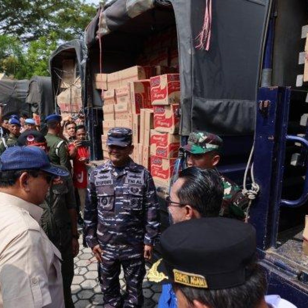 Prabowo Terbang Langsung dari Qatar ke Padang untuk Bantu Korban Banjir Bandang Sumbar