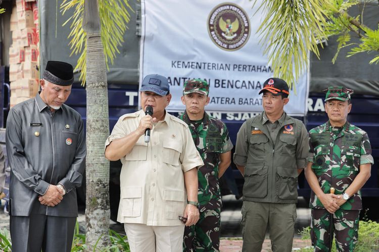 Prabowo Terbang Langsung dari Qatar ke Padang untuk Bantu Korban Banjir Bandang Sumbar