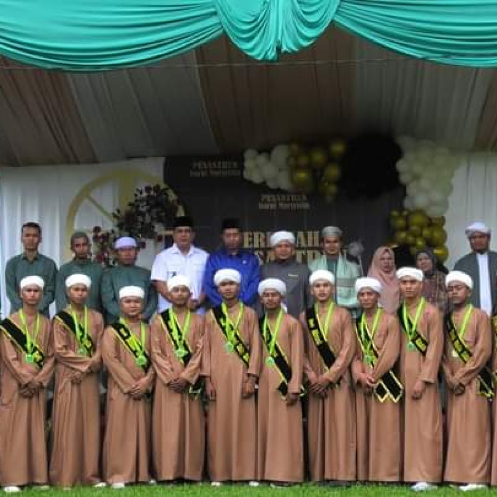 Wisuda 23 Santri di Ponpes Darul Mursyidin Nagari Kapa: Wabup Risnawanto Memberikan Apresiasi