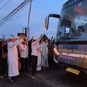 331 Jemaah Calon Haji Asal Pasaman Barat Diberangkatkan