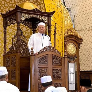 Bupati Hamsuardi dan Wabup Risnawanto Laksanakan Sholat Id di Masjid Agung Baitul Ilmi, Ajak Warga Pasbar Rayakan Idul Fitri 1445 H dengan Sederhana