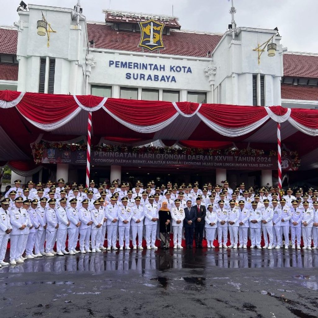 Bupati Pasbar Hamsuardi Hadiri Peringatan Hari Otonomi Daerah XXVIII Tahun 2024 di Surabaya