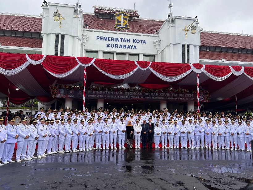 Bupati Pasbar Hamsuardi Hadiri Peringatan Hari Otonomi Daerah XXVIII Tahun 2024 di Surabaya