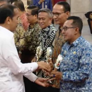 Bupati Tanah Datar Raih TPID Award dari Presiden RI untuk Kelima Kalinya