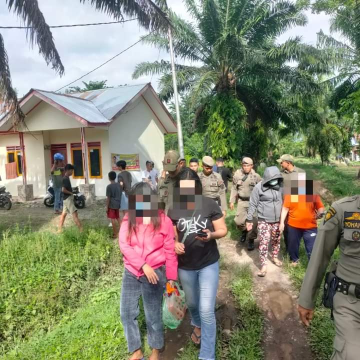 Diduga Pijat Plus-Plus, 9 Orang Diamankan Satpol PP Padang