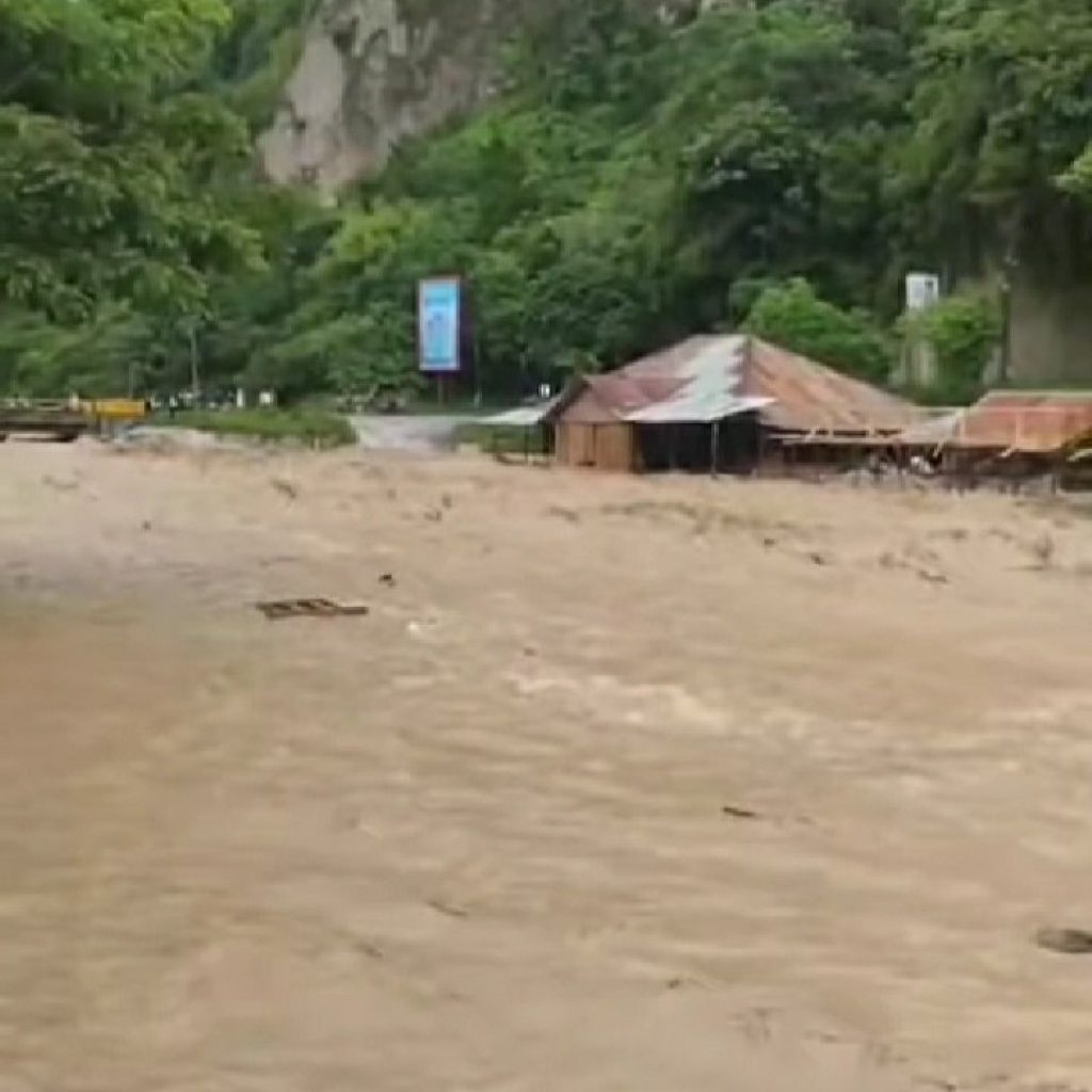 Sungai Ngarai Sianok Meluap, Banjir Terjadi di Kayu Kubu Bukittinggi