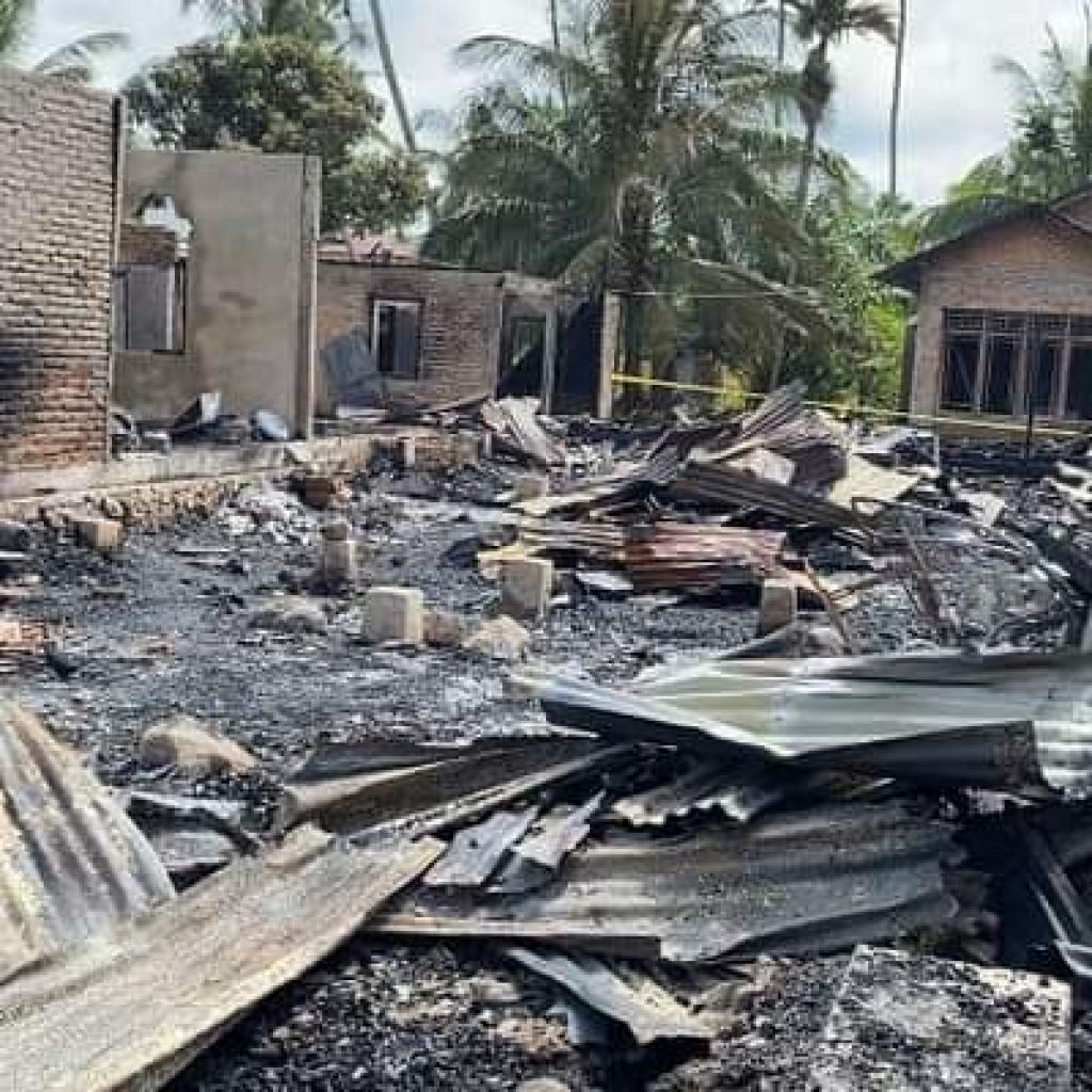Kebakaran di Pasar Sasak Pasbar, Lima Rumah Hangus
