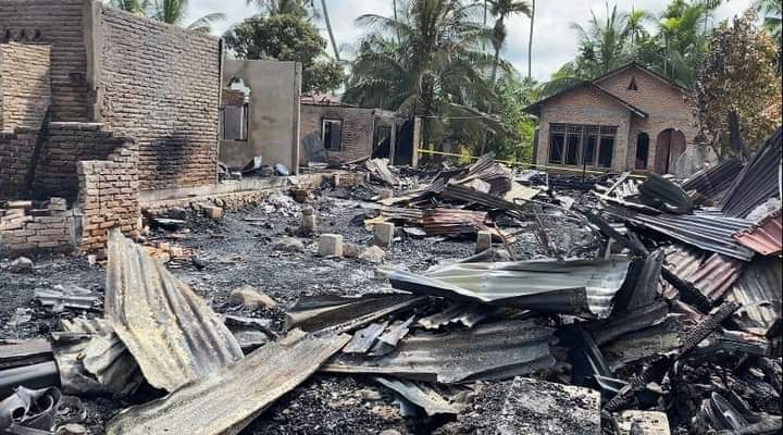 Kebakaran di Pasar Sasak Pasbar, Lima Rumah Hangus