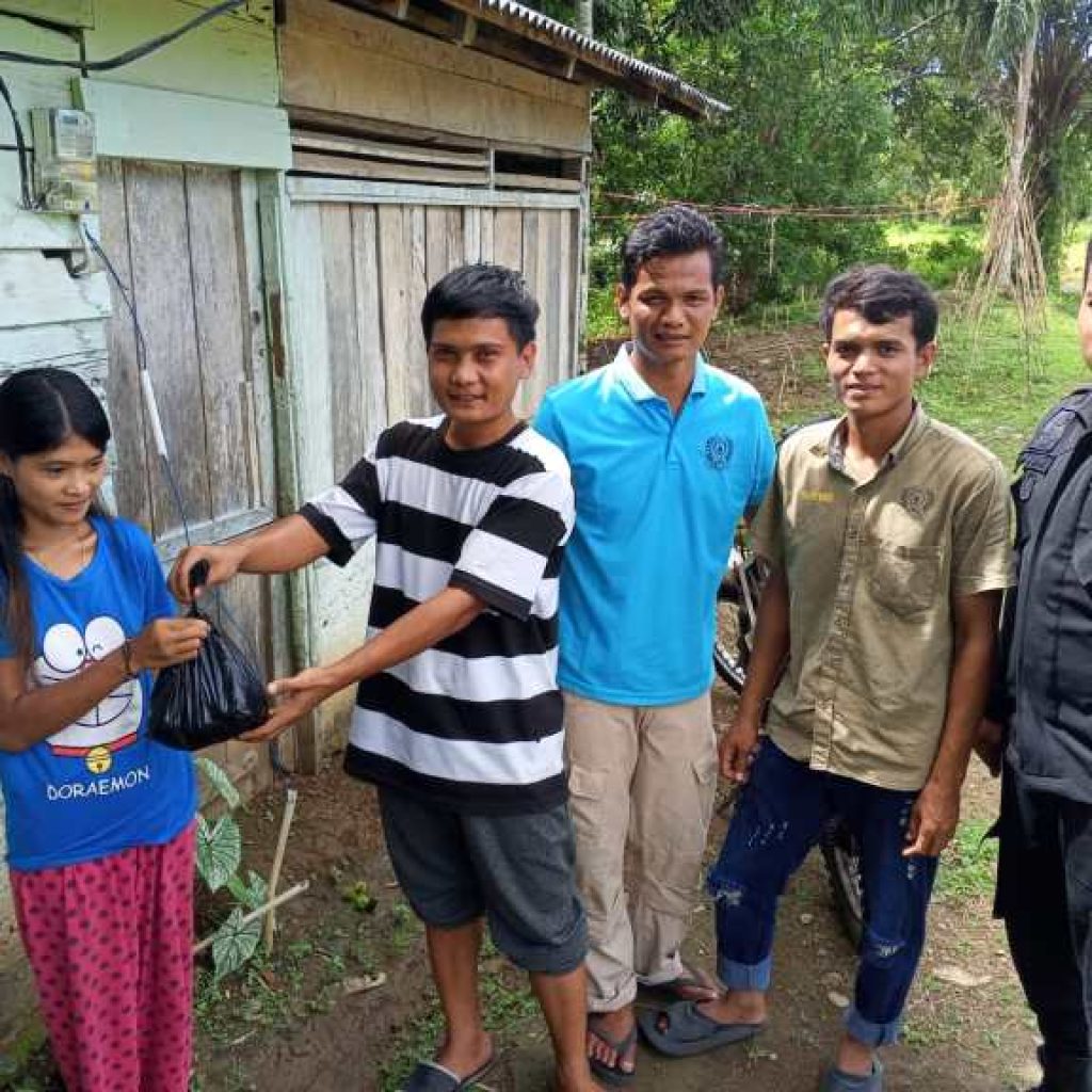 Lapas Terbuka Pasaman Berikan Daging Kurban kepada Warga Sekitar dalam Rangka Idul Adha