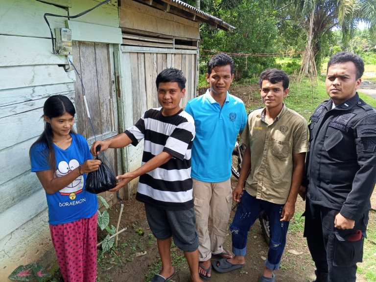 Lapas Terbuka Pasaman Berikan Daging Kurban kepada Warga Sekitar dalam Rangka Idul Adha