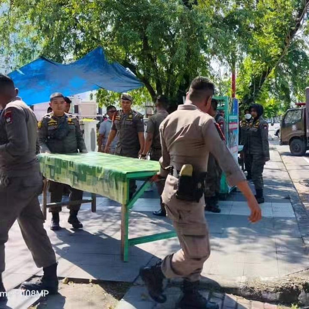 Penertiban Lapak PKL di Trotoar Jalan Patimura