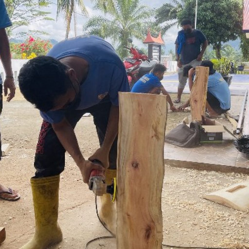Pengembangan Keterampilan Kerja WBP Lapas Terbuka Pasaman Lewat Pelatihan Meubeler