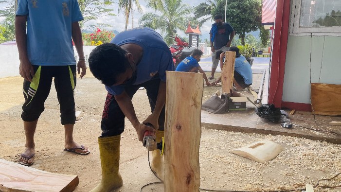 Pengembangan Keterampilan Kerja WBP Lapas Terbuka Pasaman Lewat Pelatihan Meubeler