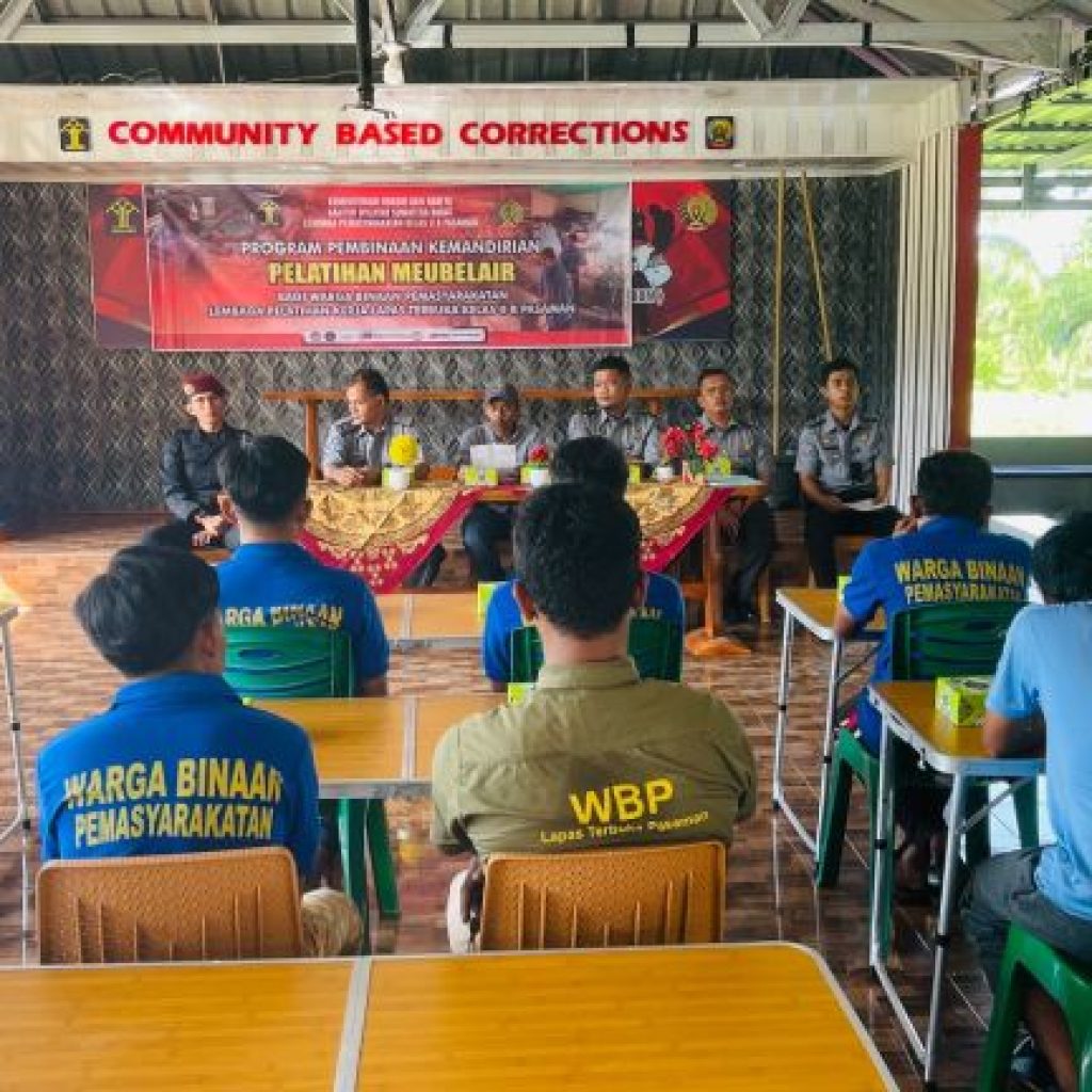 Penutupan Pelatihan Meubelair: Plh Kalapas Pasaman Ajak WBP Manfaatkan Keterampilan untuk Masa Depan