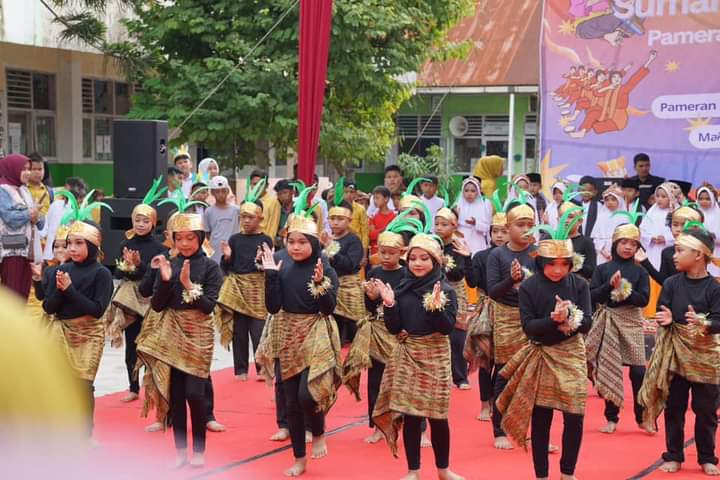 SD Gugus Melati Hadirkan Pagelaran Seni Bertajuk "Sumarak Reno jo Tapian