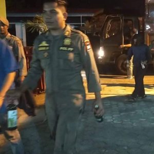 Pasangan Kekasih Ditangkap Satpol PP di Mesjid Al Hakim, Padang: Membawa Minuman Keras