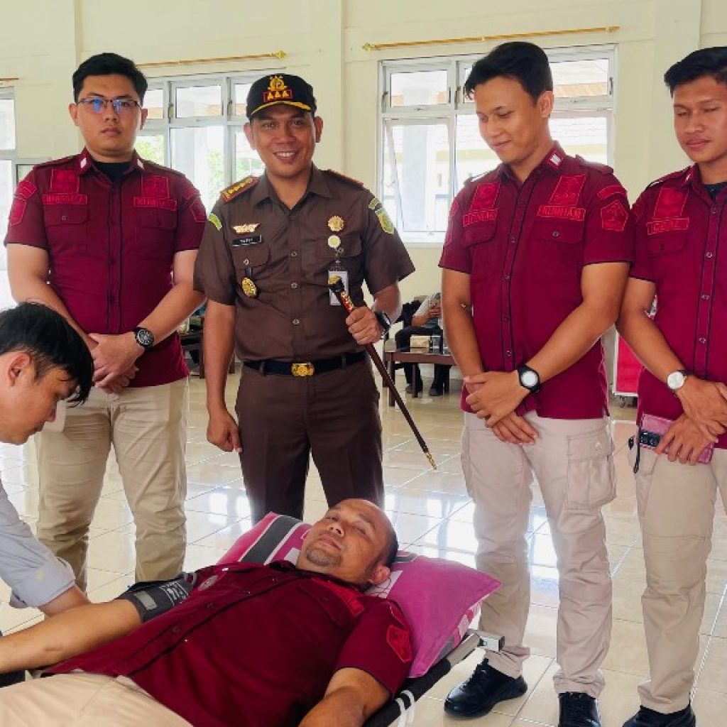 Pegawai Lapas Terbuka Pasaman Ikuti Aksi Donor Darah di Kejari Pasaman Barat