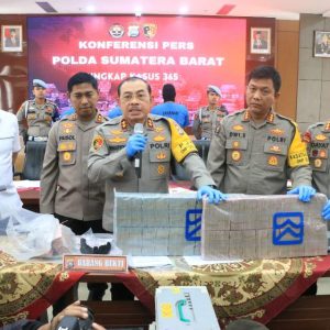 Polda Sumbar Ungkap Kasus Perampokan Mobil Pengisi ATM di Padang Pariaman