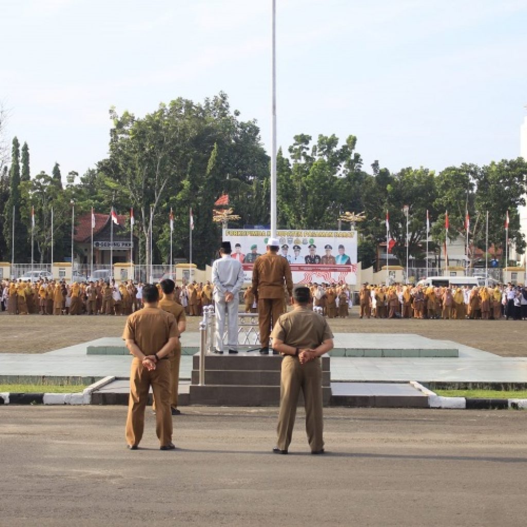 Apel Gabungan, Bupati Hamsuardi dan Wabup Risnawanto Beri Amanat Menjelang Cuti Masa Jabatan 2025