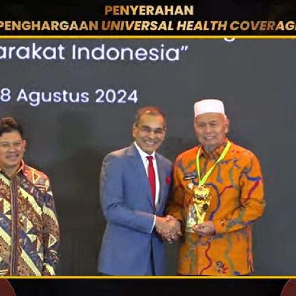 Pasaman Barat Terima Penghargaan UHC Award 2024: Bukti Komitmen Daerah dalam Layanan Kesehatan Universal