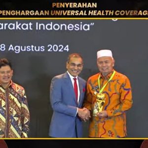 Pasaman Barat Terima Penghargaan UHC Award 2024: Bukti Komitmen Daerah dalam Layanan Kesehatan Universal