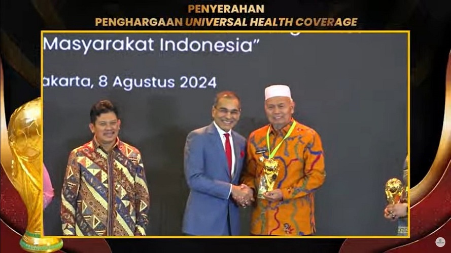 Pasaman Barat Terima Penghargaan UHC Award 2024: Bukti Komitmen Daerah dalam Layanan Kesehatan Universal