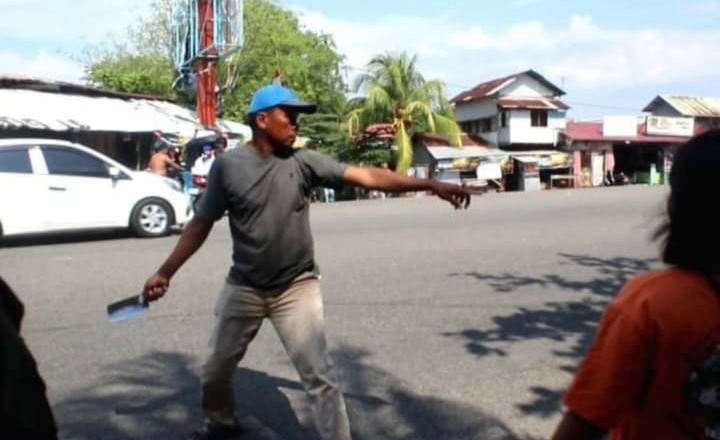 Penertiban PKL Pantai Padang Ricuh, Petugas Satpol PP Diserang dengan Senjata Tajam