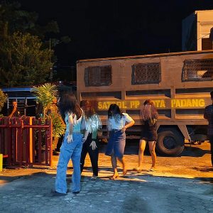 Satpol PP Padang Gelar Razia Penginapan dan Kos-Kosan: 12 Remaja Diamankan dan Pelanggaran Aturan Ditemukan