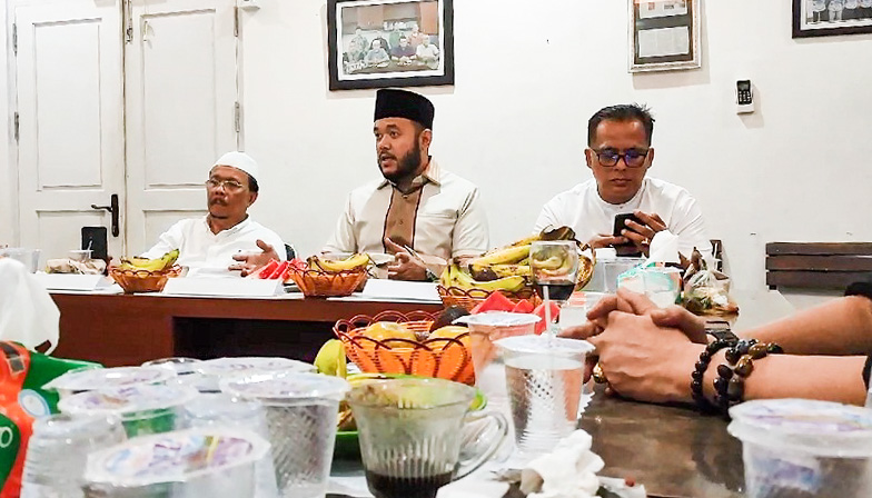 Fadly Amran Dapat Berkah Usai Sholat Jumat, Dukungan Tak Terduga untuk Pilwako Padang 2024
