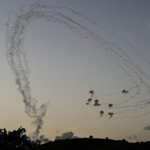 Hizbullah Lancarkan Serangan Rudal ke Israel, 50 Proyektil Dihancurkan Militer Israel