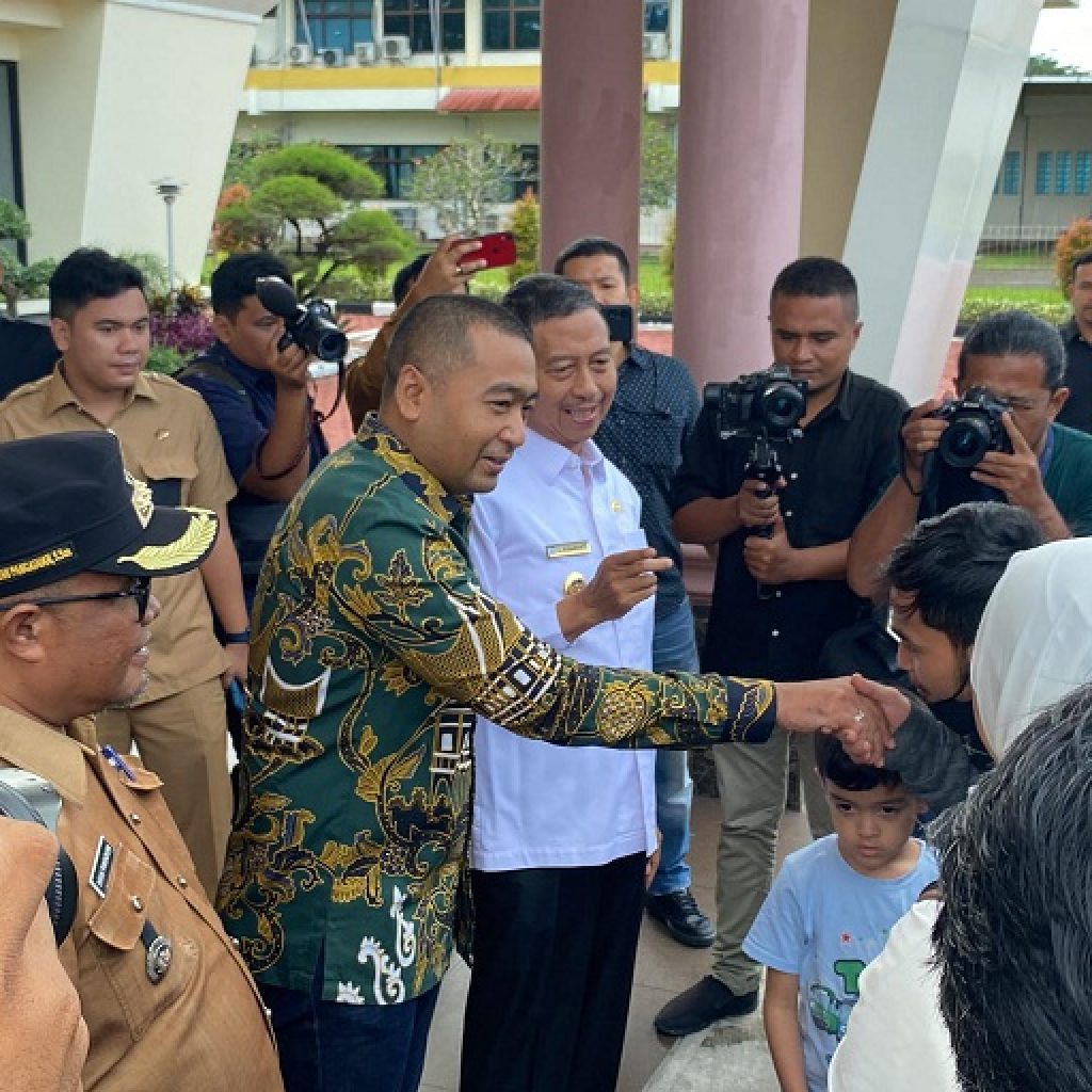 Plt Bupati Pasaman Barat Sambut Kepulangan Warga yang Dievakuasi dari Lebanon