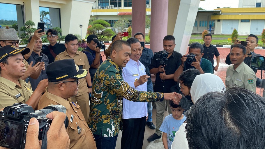 Plt Bupati Pasaman Barat Sambut Kepulangan Warga yang Dievakuasi dari Lebanon