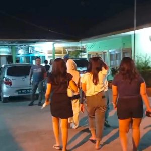 Satpol PP Padang Gerebek Kafe Karaoke, Amankan Remaja Tanpa KTP dan Barang Bukti Alkohol