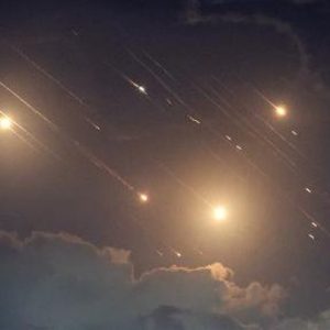 Serangan Rudal Iran ke Israel: Iron Dome Diuji, Dukungan AS Menguat