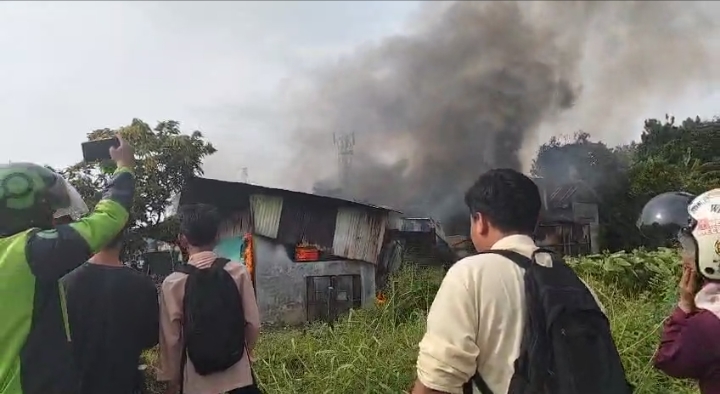 Tiga Rumah Hangus Terbakar di Padang Timur, Kerugian Capai Rp700 Juta