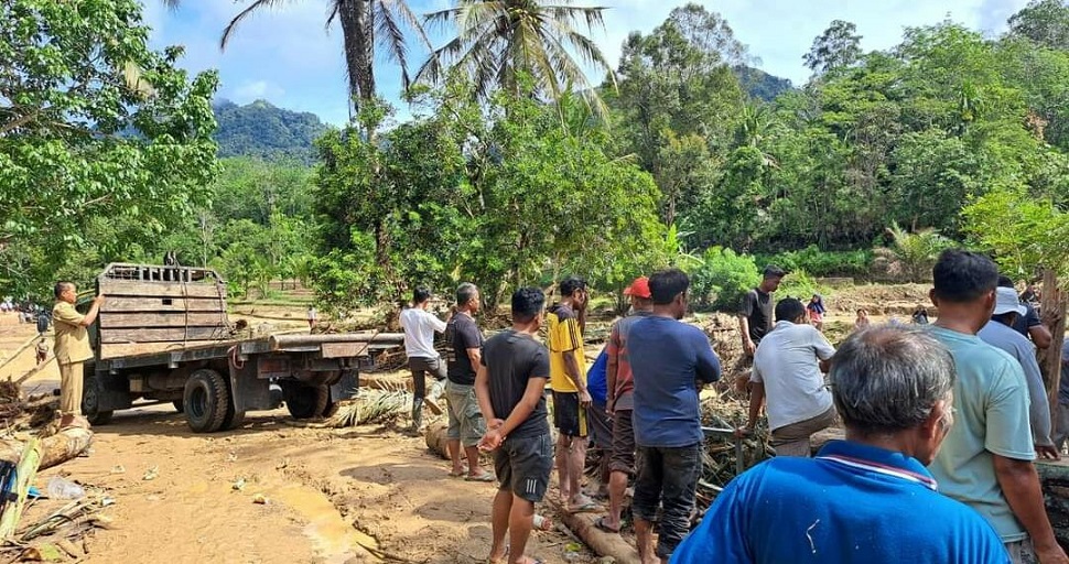 Banjir Bandang di Sijunjung Hancurkan Rumah, Ratusan Keluarga Terdampak