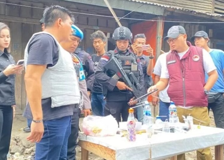 Heboh Penggerebekan Kampung Narkoba di Padang: Banyak Bandar Kabur, Warga Hadang Petugas
