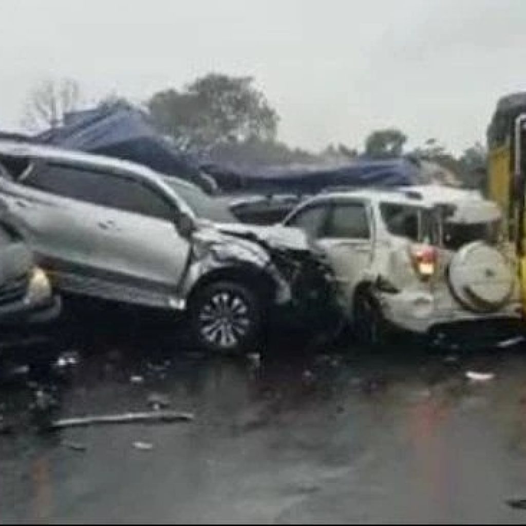 Kecelakaan Beruntun Tol Cipularang KM 92 17 Kendaraan Terlibat, Satu Korban Jiwa, dan Puluhan Terluka