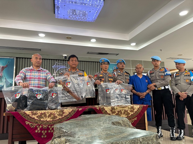 Polda Sumbar Gelar Konferensi Pers Terkait Kasus Penembakan Kasat Reskrim Polres Solsel