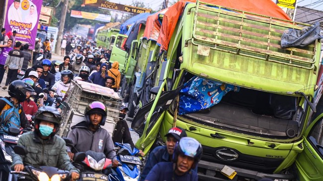 Truk Tanah Dibakar Warga Teluknaga Usai Tabrak Bocah: Kronologi dan Fakta Lengkapnya
