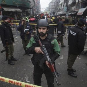 Bentrok Berdarah Antara Sunni dan Syiah di Pakistan: 82 Orang Tewas, Ratusan Terluka