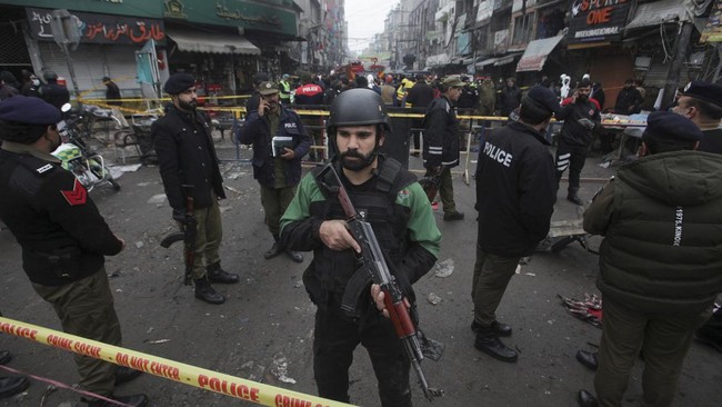 Bentrok Berdarah Antara Sunni dan Syiah di Pakistan: 82 Orang Tewas, Ratusan Terluka